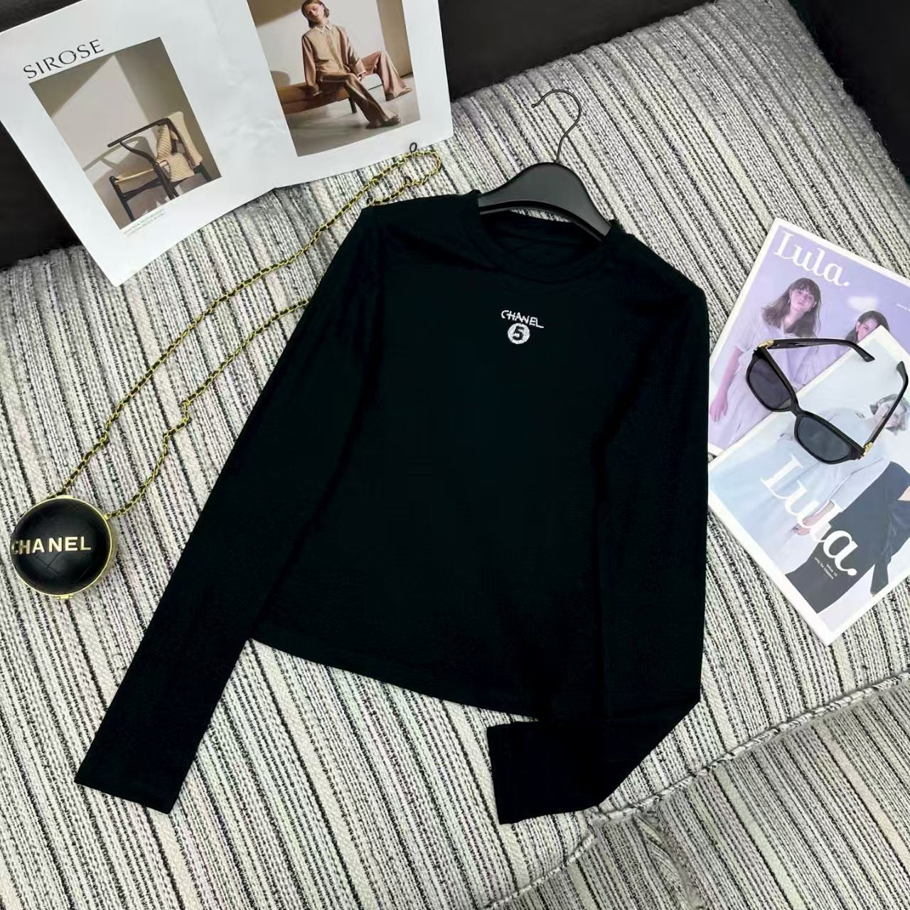 Women's sequined letter printed round neck long sleeved shirt