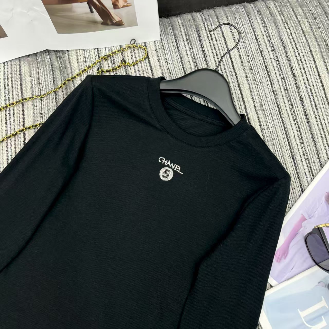 Women's sequined letter printed round neck long sleeved shirt