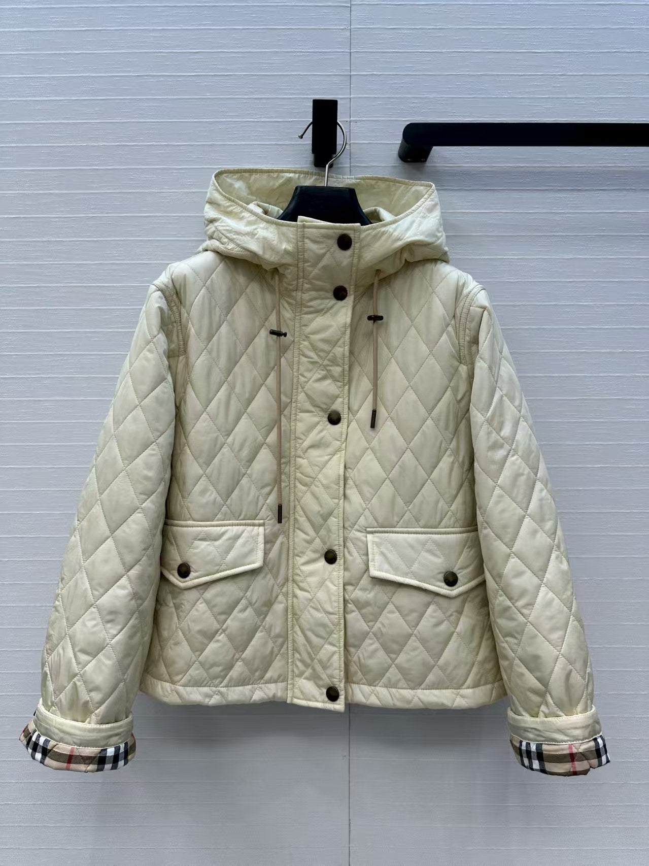 Women's diamond shaped quilted hooded cotton jacket