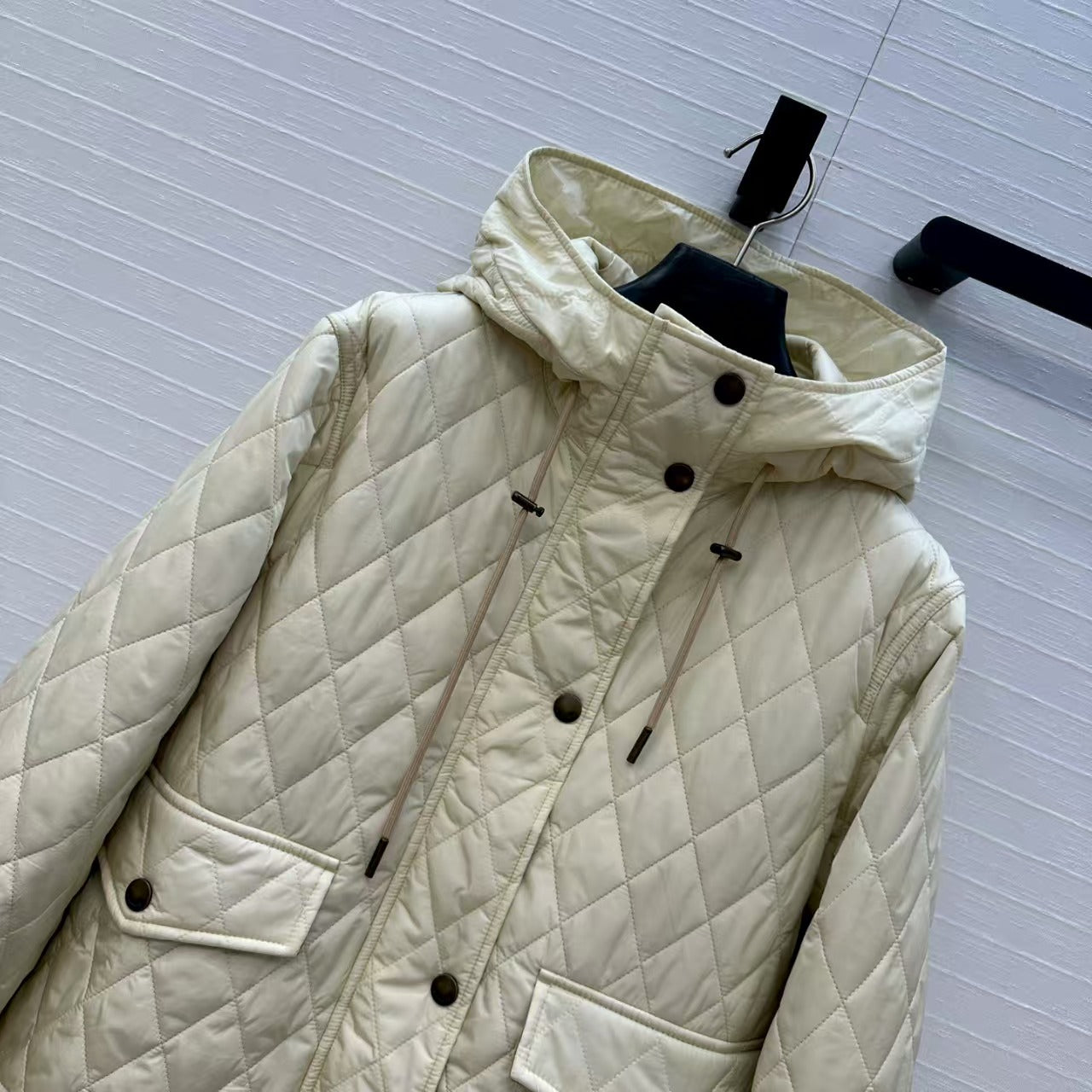 Women's diamond shaped quilted hooded cotton jacket