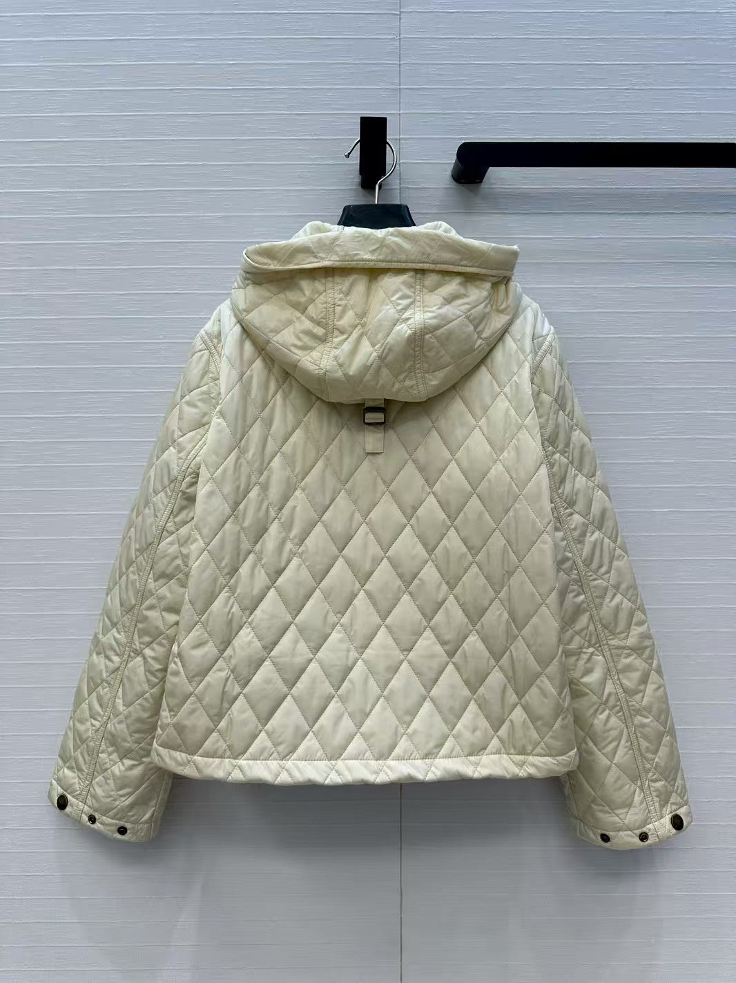Women's diamond shaped quilted hooded cotton jacket