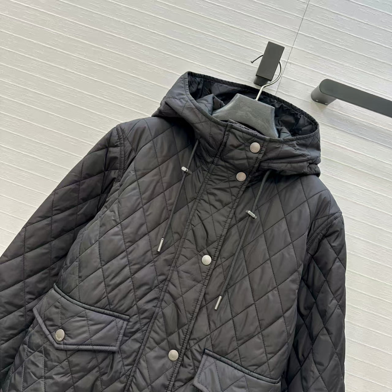Women's diamond shaped quilted hooded cotton jacket
