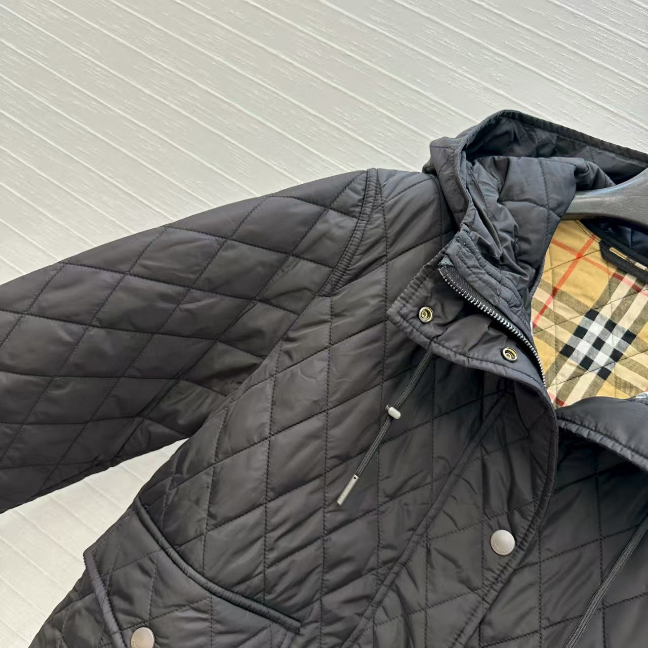 Women's diamond shaped quilted hooded cotton jacket