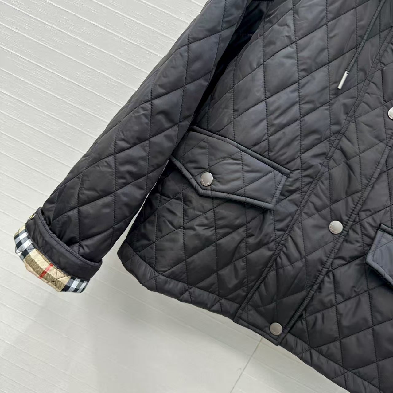 Women's diamond shaped quilted hooded cotton jacket
