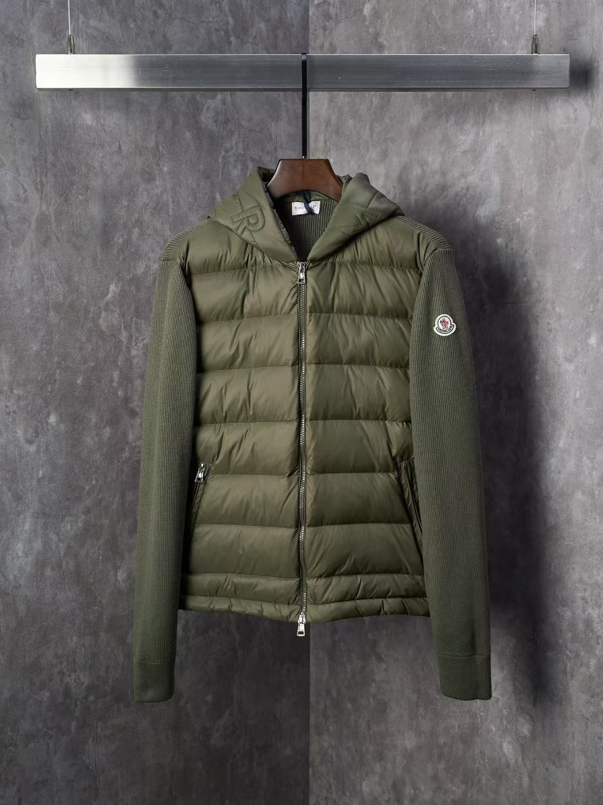 Hooded down jacket