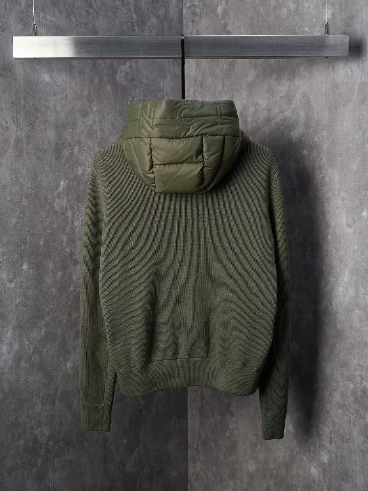 Hooded down jacket