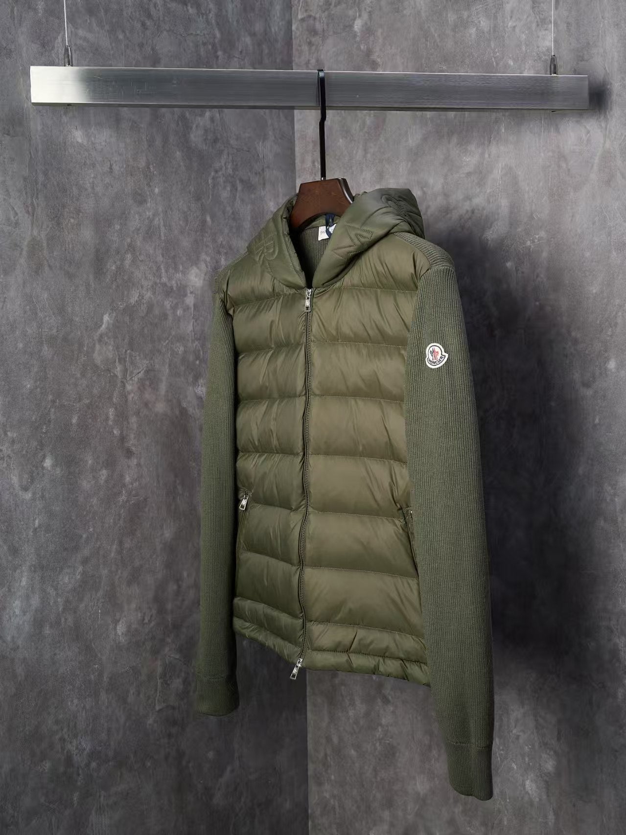 Hooded down jacket