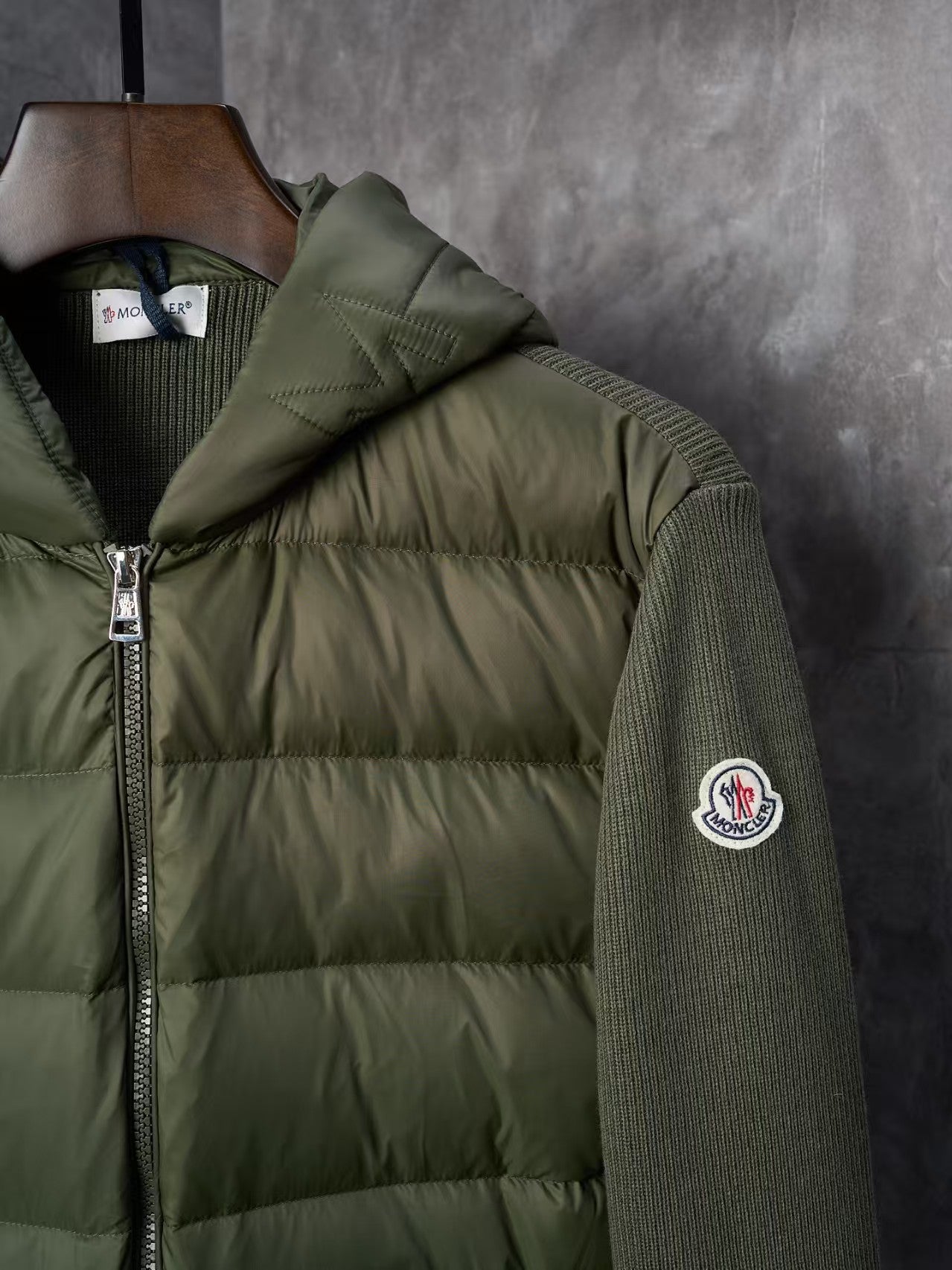 Hooded down jacket