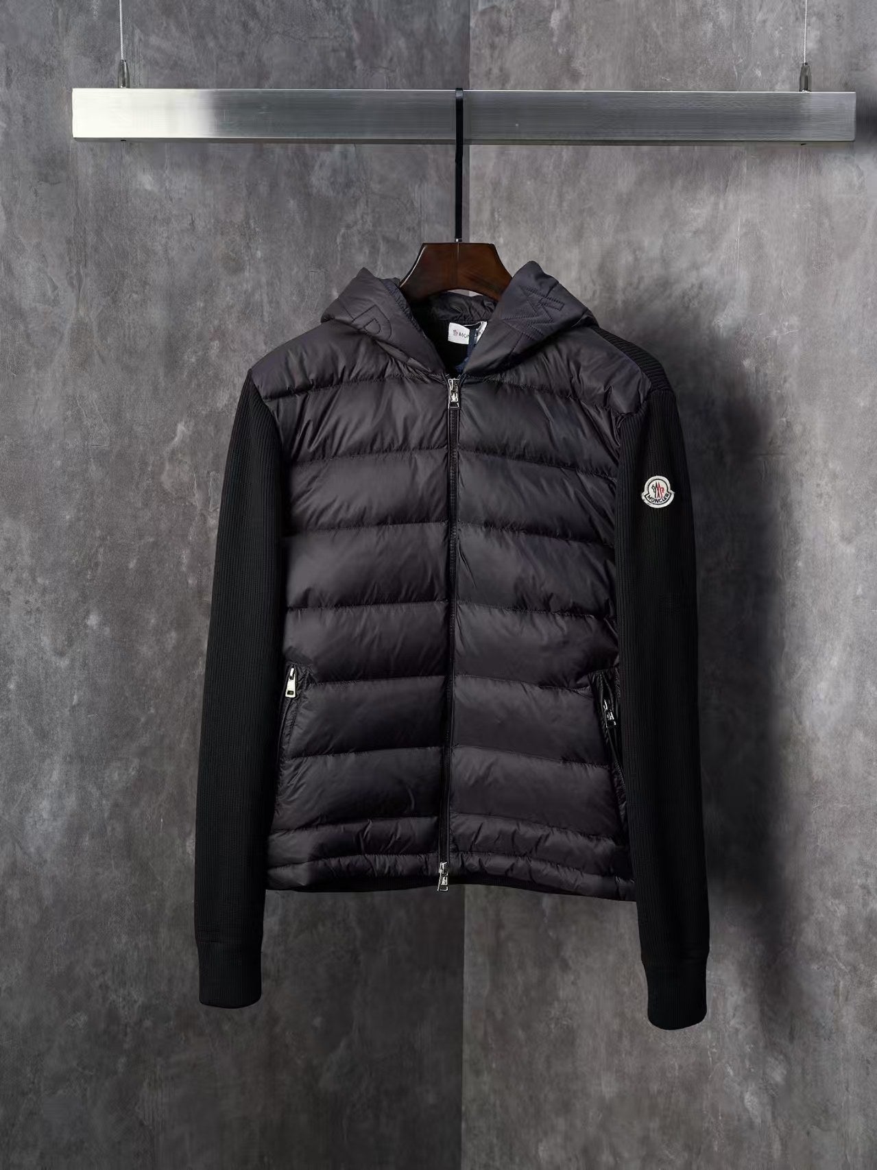 Hooded down jacket