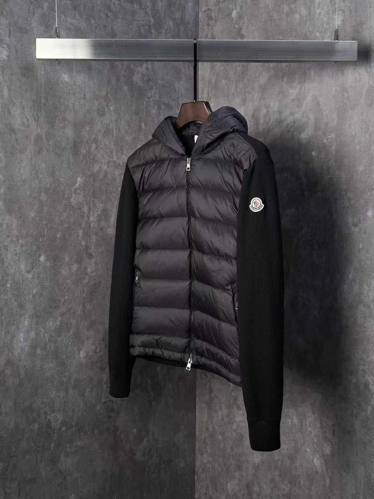 Hooded down jacket