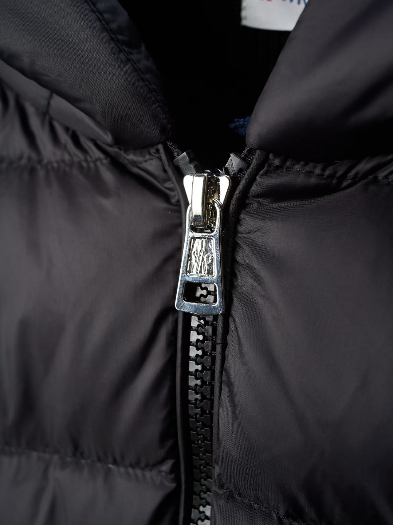 Hooded down jacket