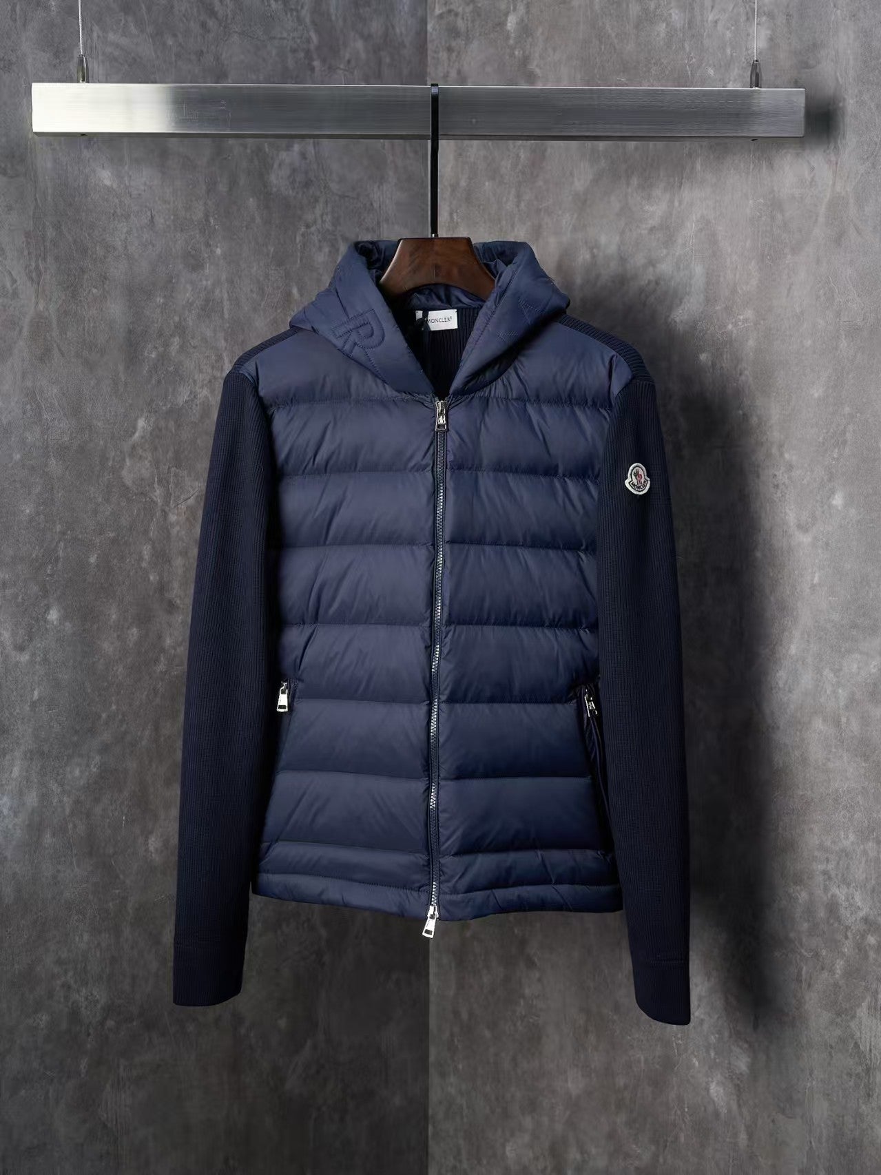 Hooded down jacket