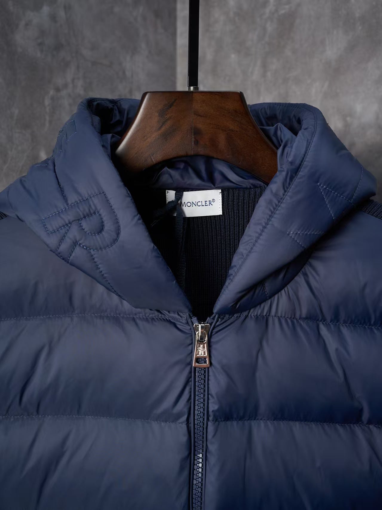 Hooded down jacket