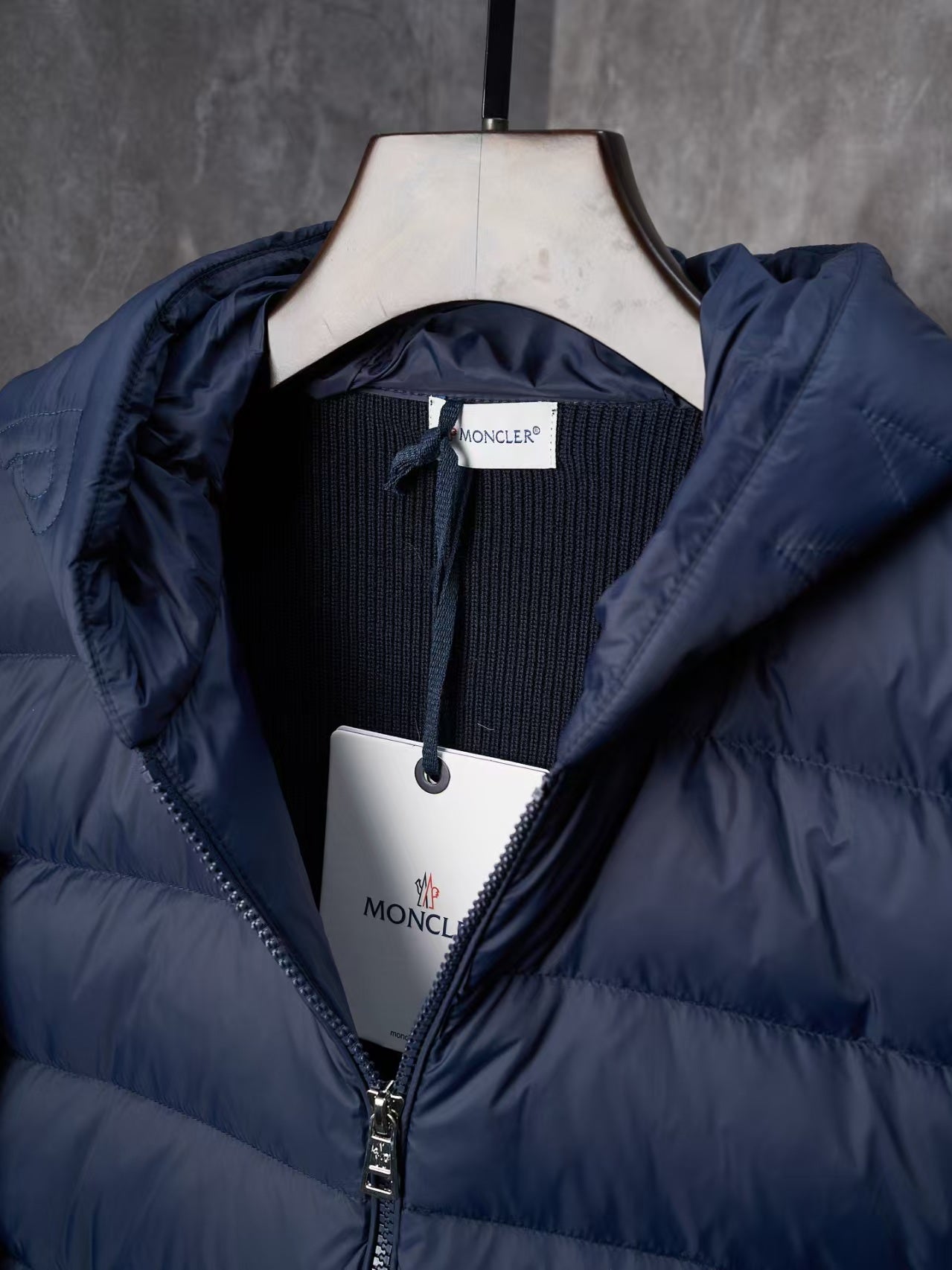 Hooded down jacket