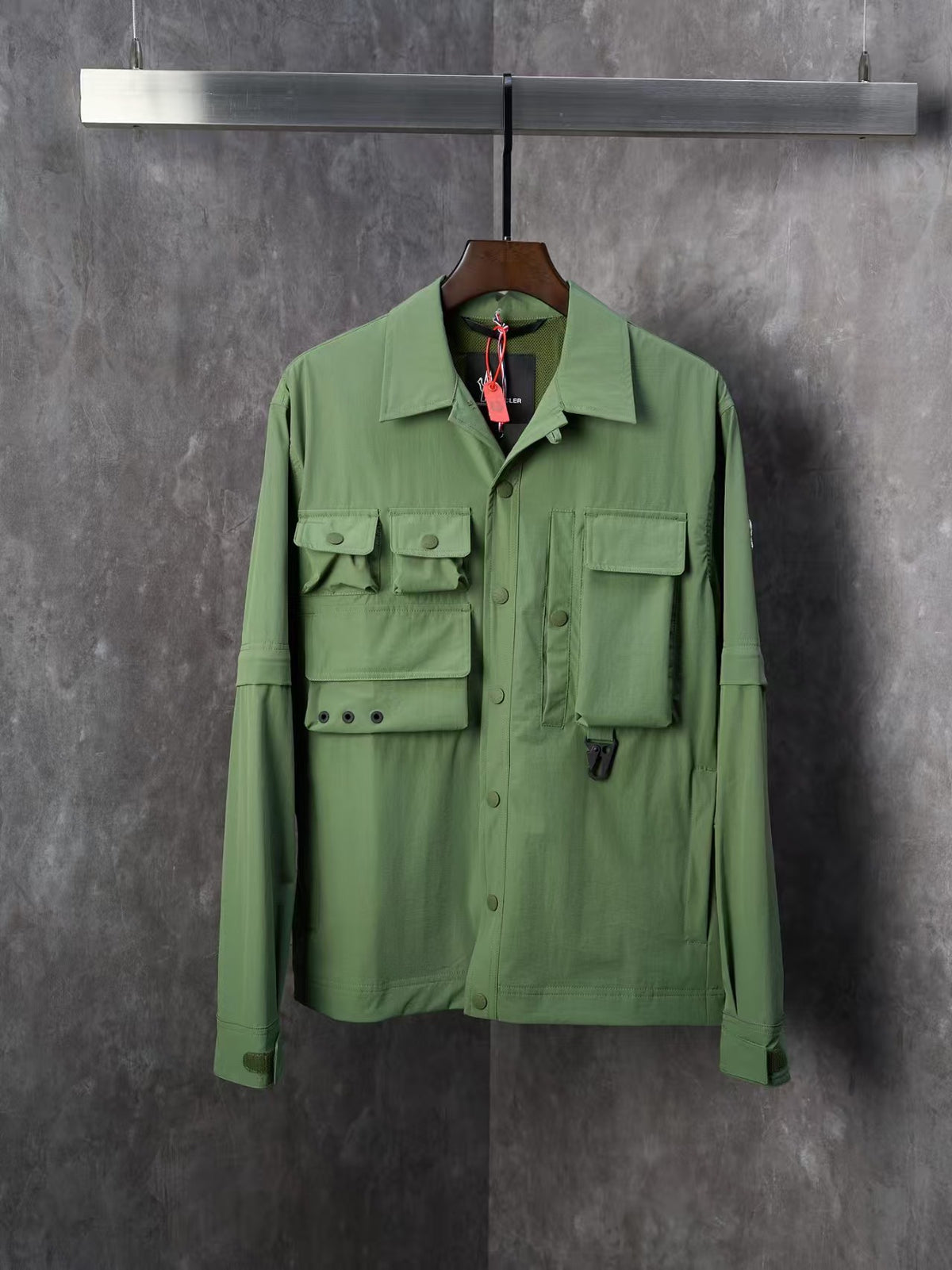 Multi pocket detachable sleeve multifunctional outdoor jacket jacket