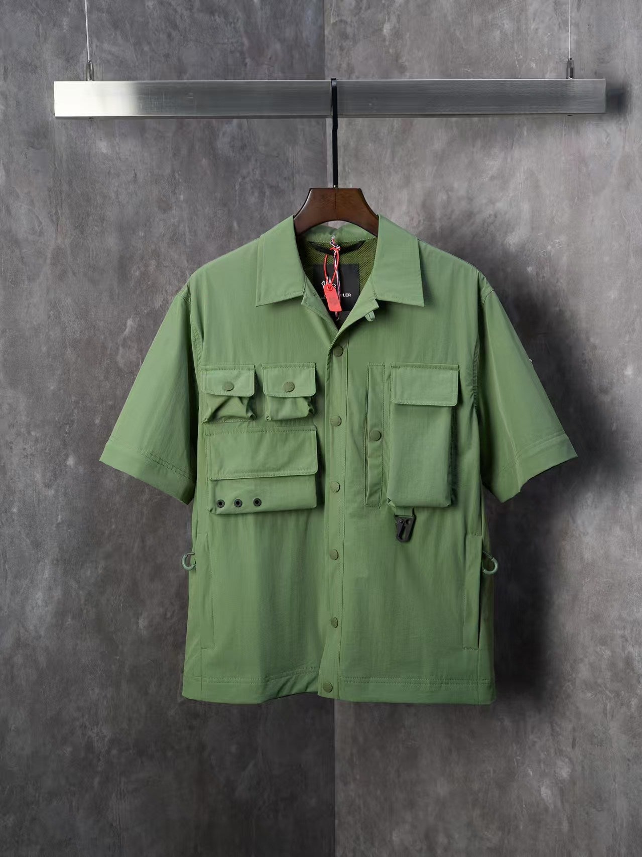 Multi pocket detachable sleeve multifunctional outdoor jacket jacket