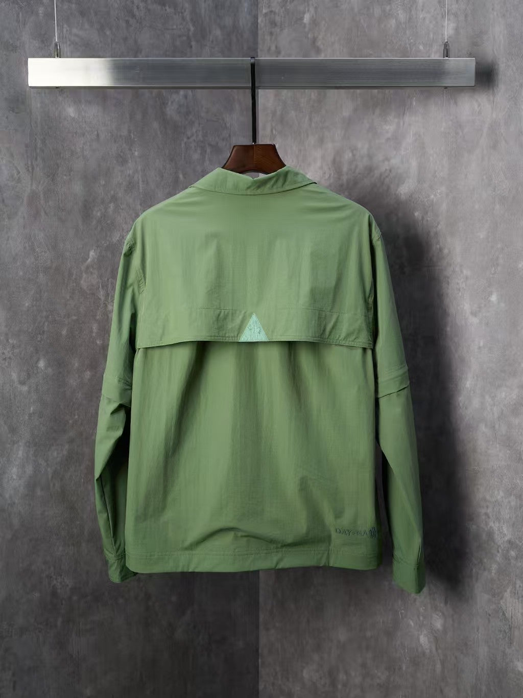 Multi pocket detachable sleeve multifunctional outdoor jacket jacket