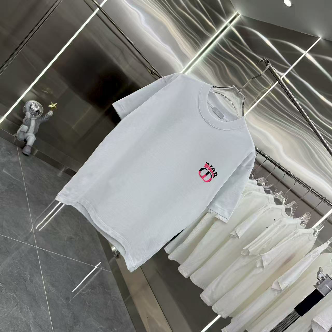 New round neck T-shirt