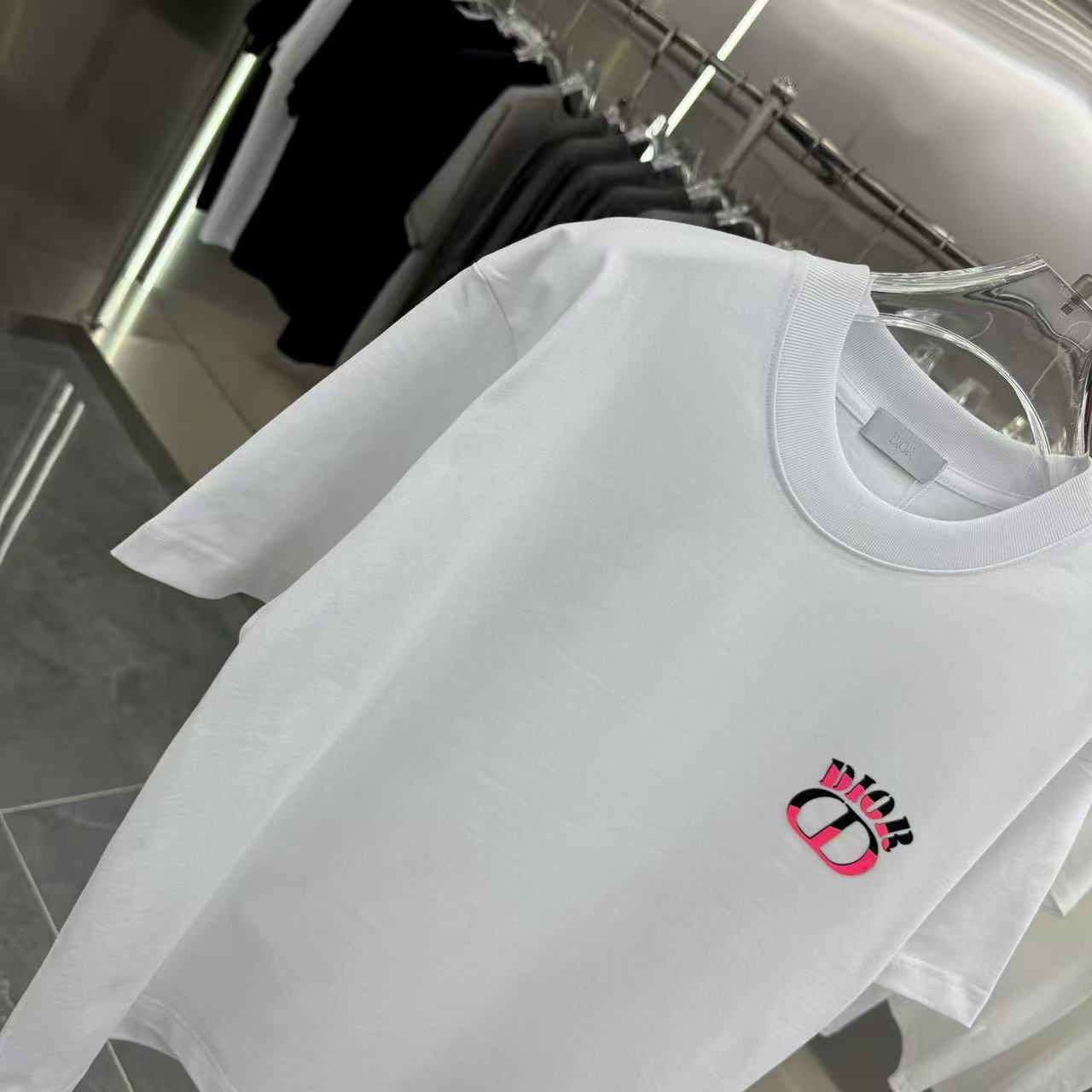 New round neck T-shirt