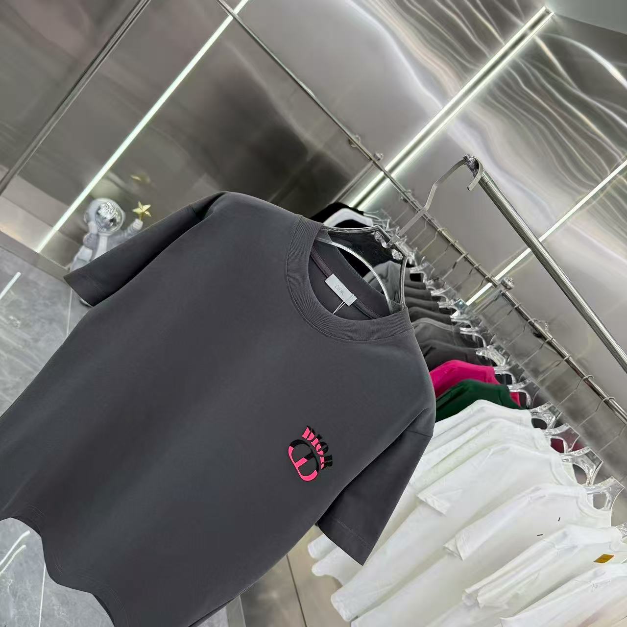 New round neck T-shirt