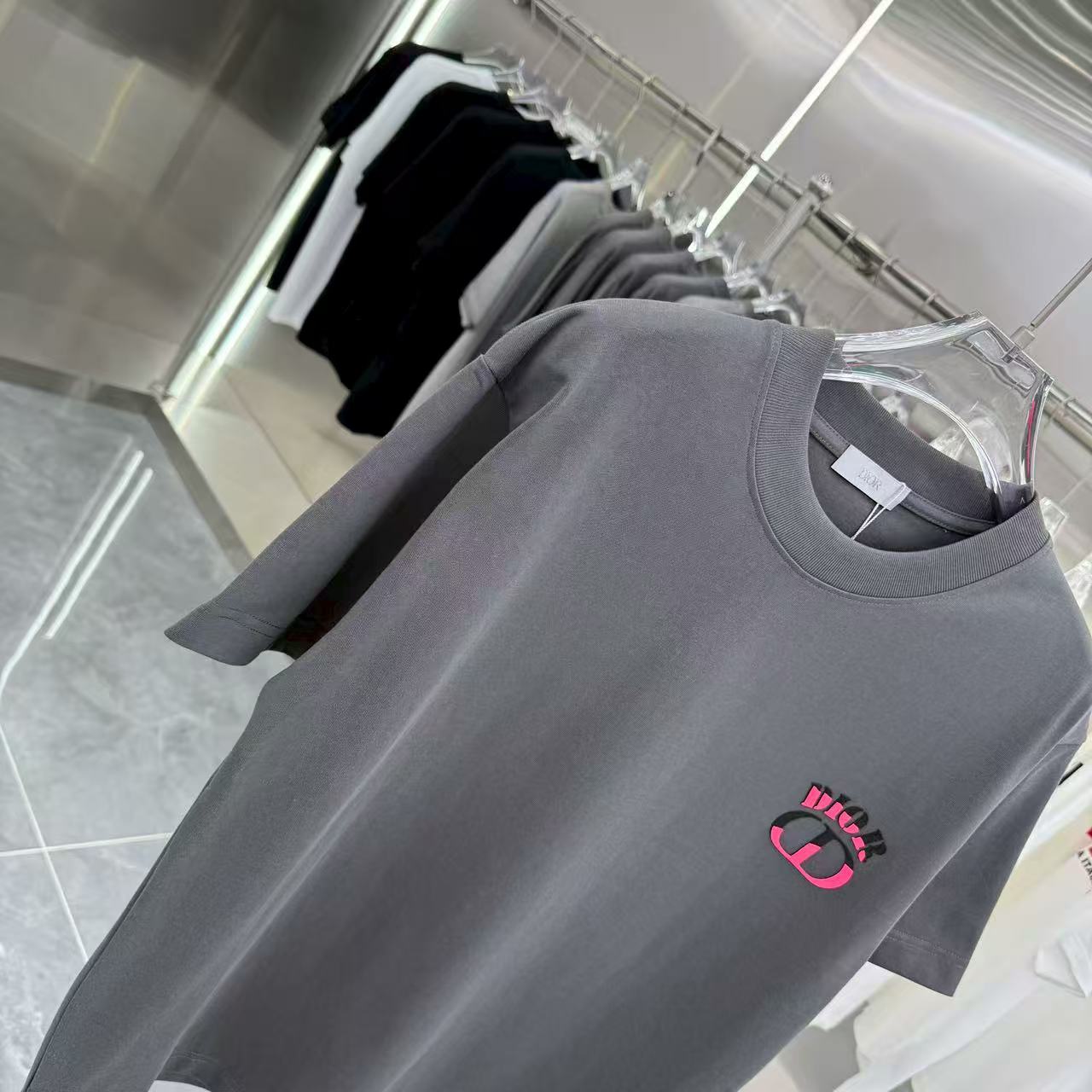 New round neck T-shirt