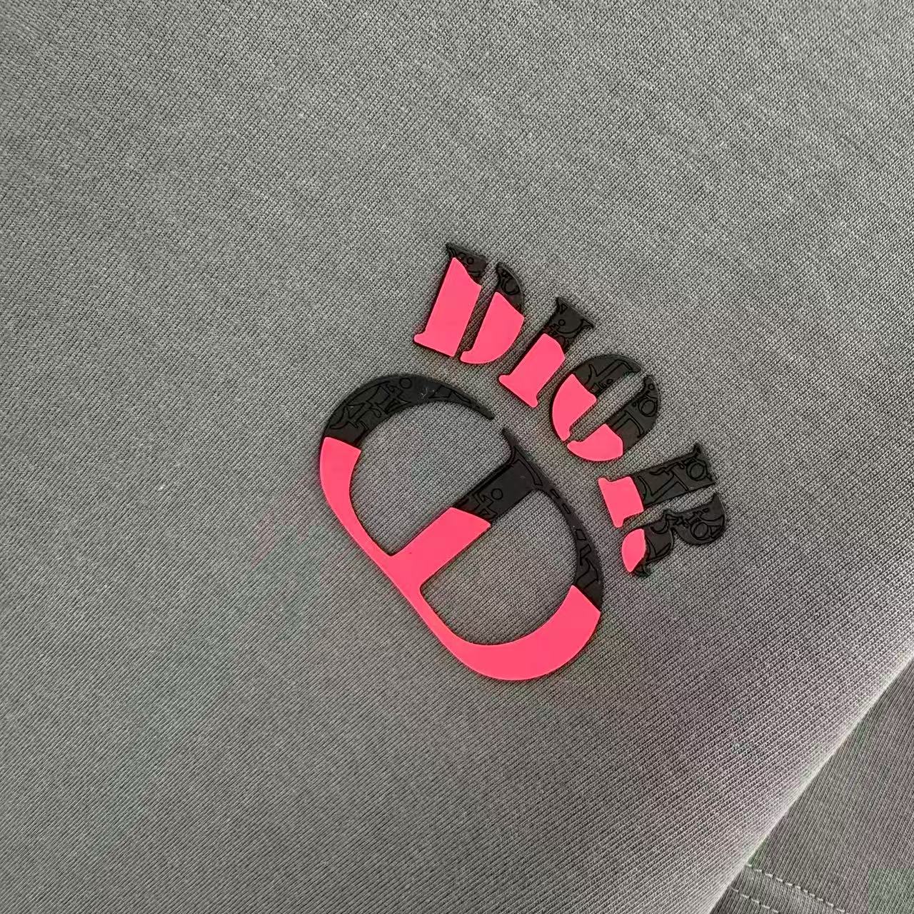 New round neck T-shirt