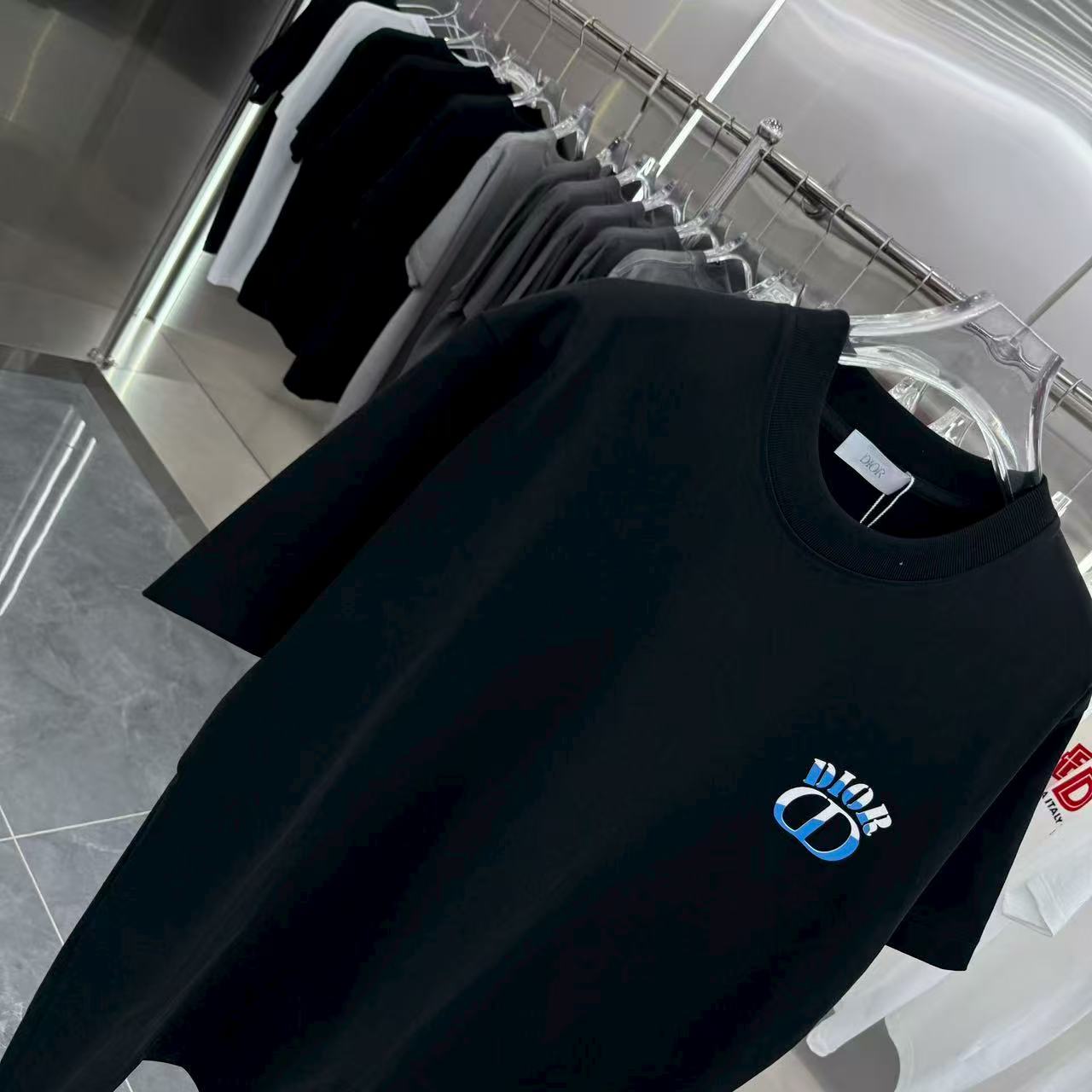 New round neck T-shirt