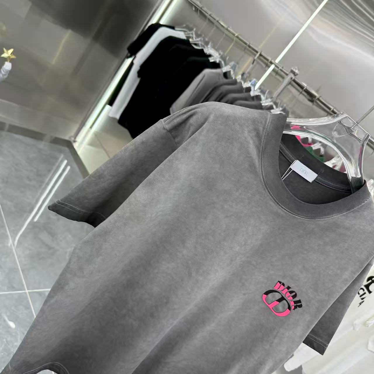 New round neck T-shirt