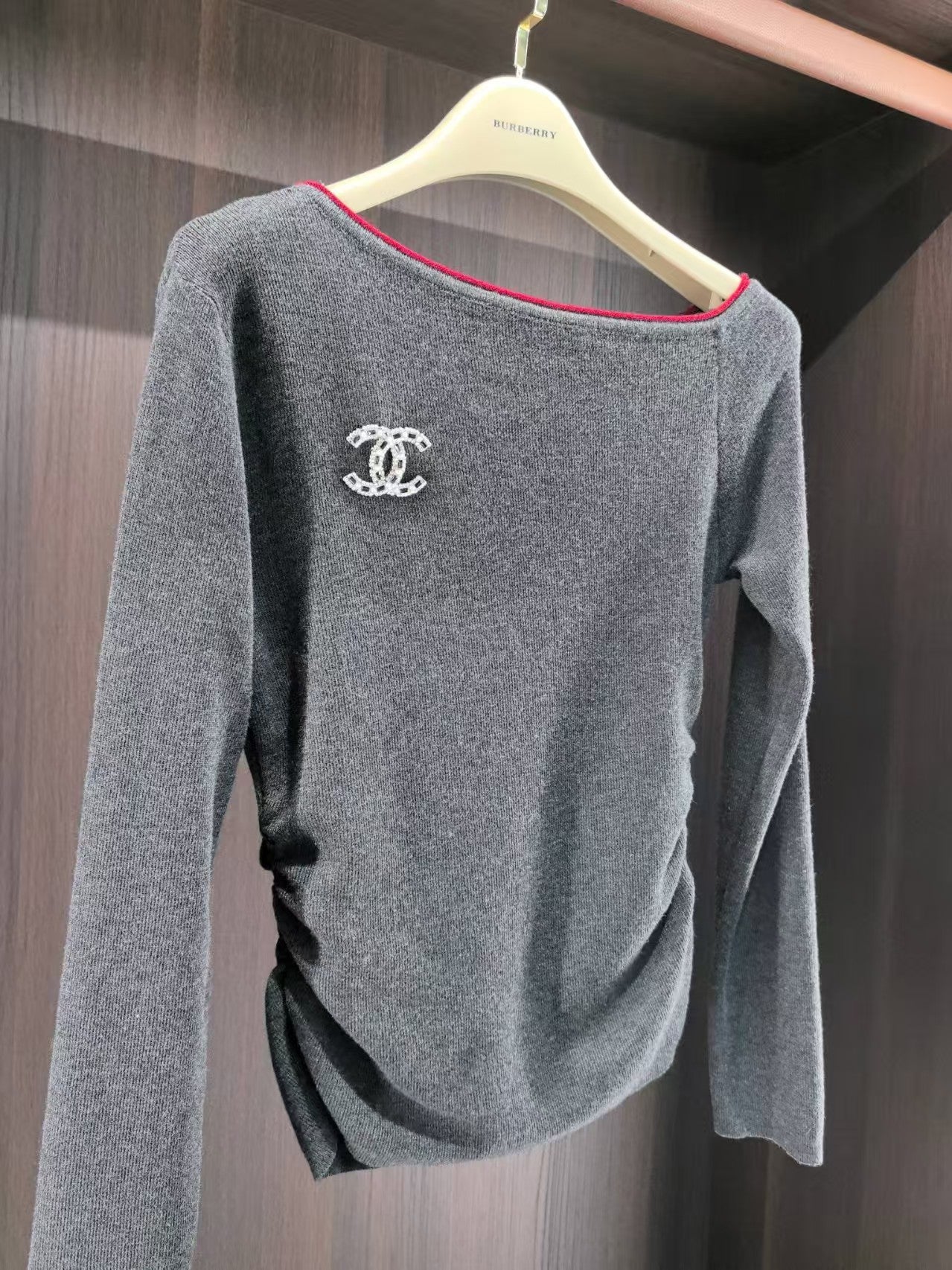Cross shoulder knitted base shirt