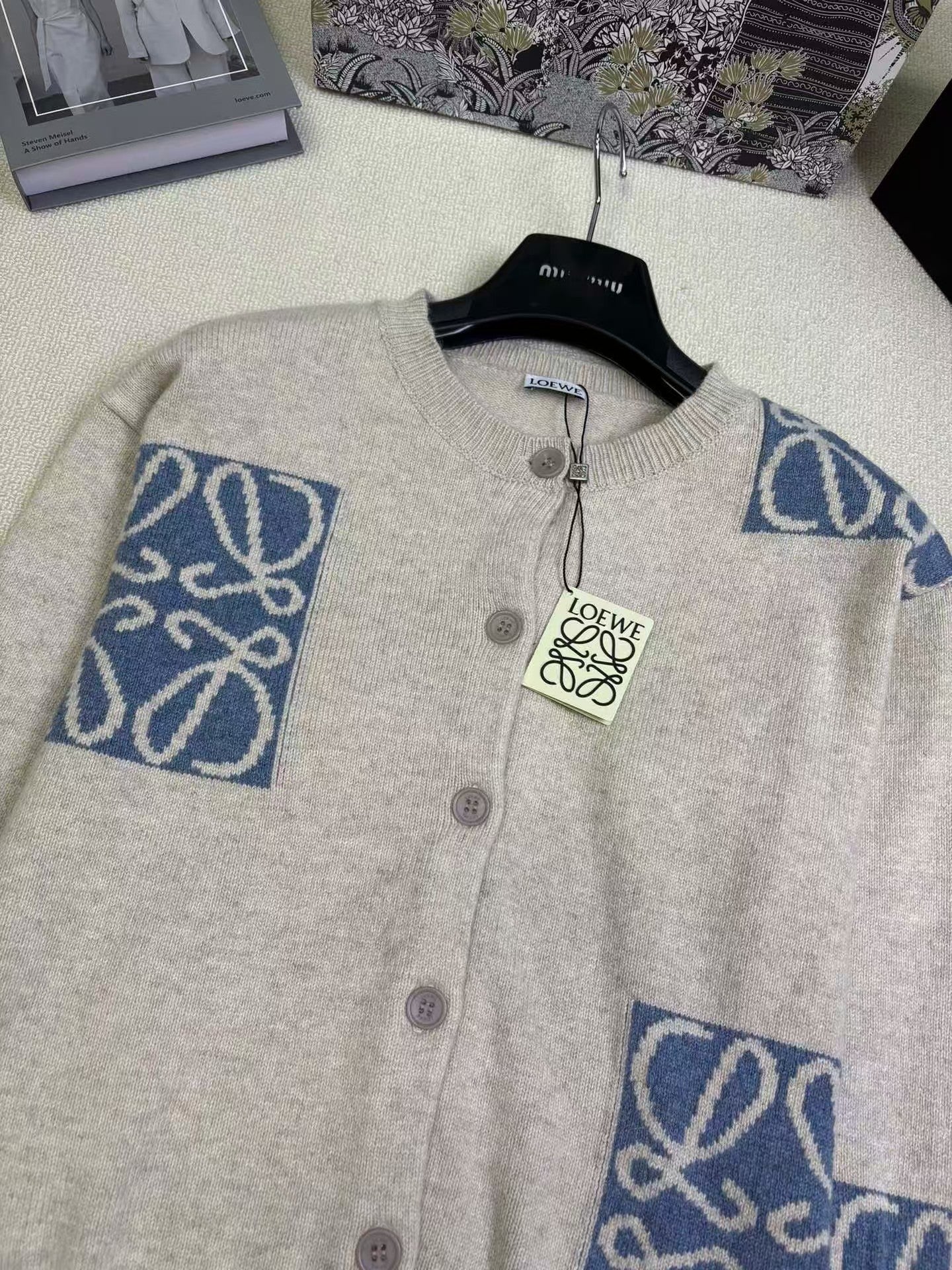 Early autumn new knitted long sleeved sweater