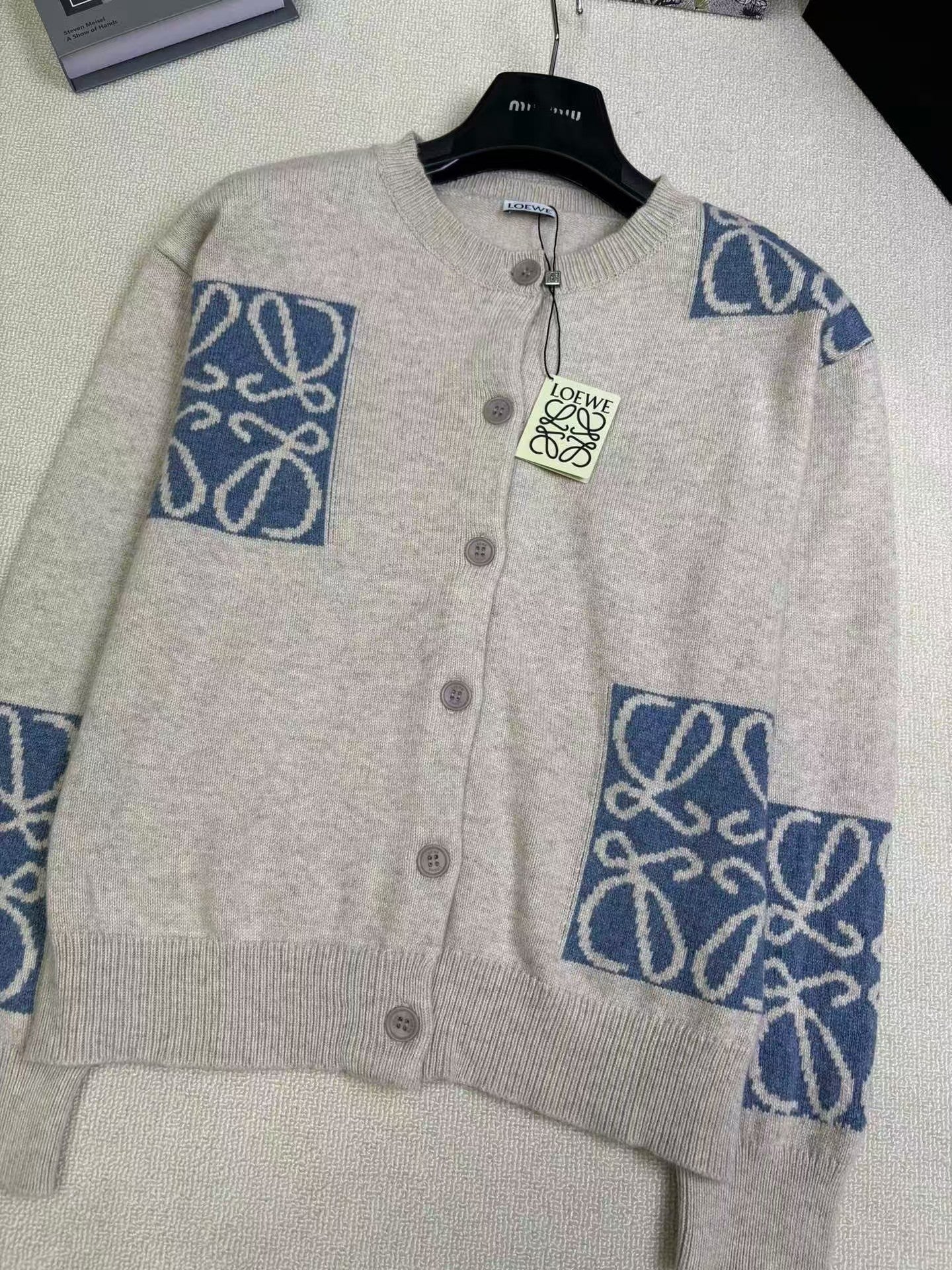 Early autumn new knitted long sleeved sweater