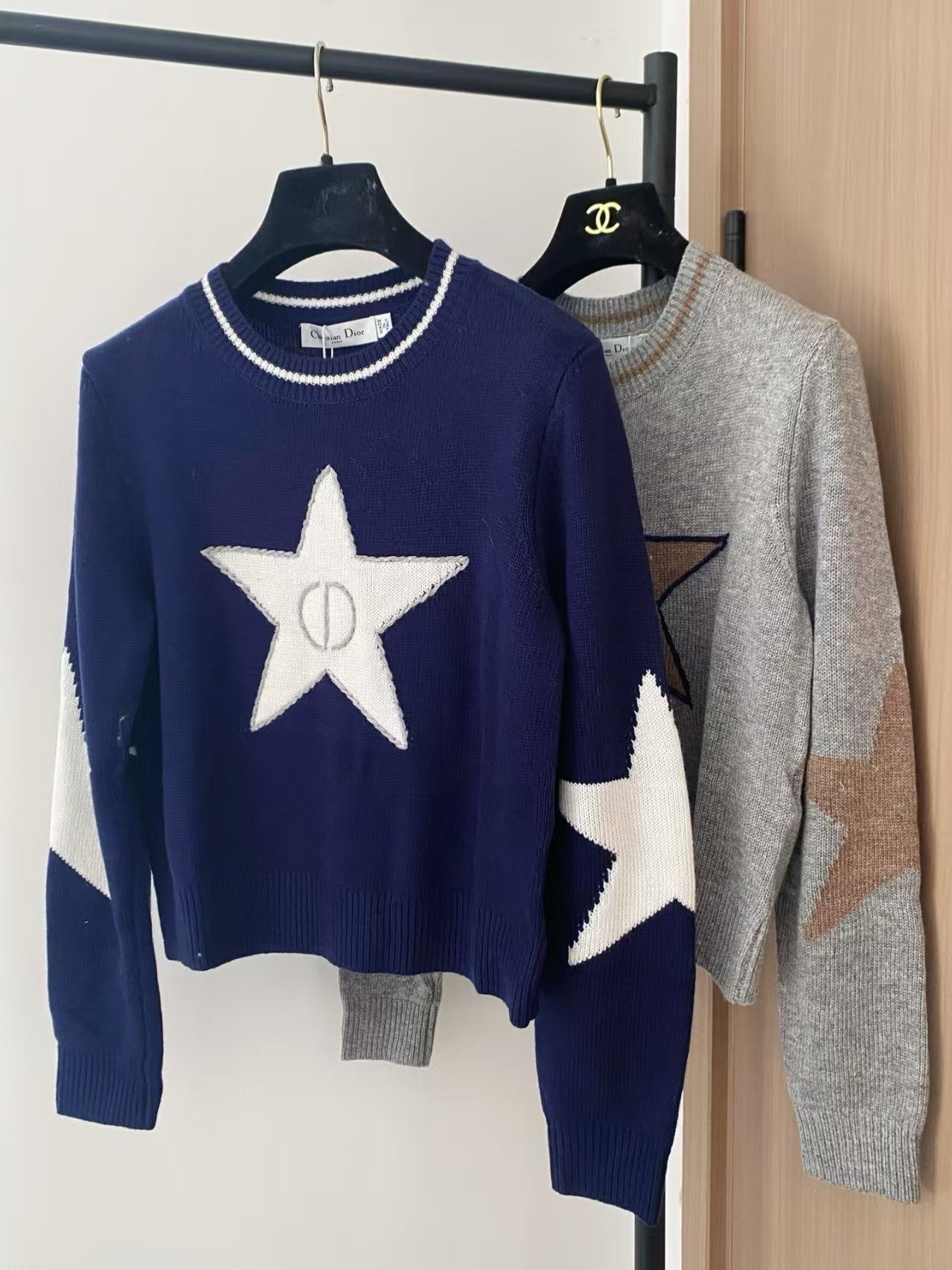 Jacquard knitted round neck long sleeved sweater