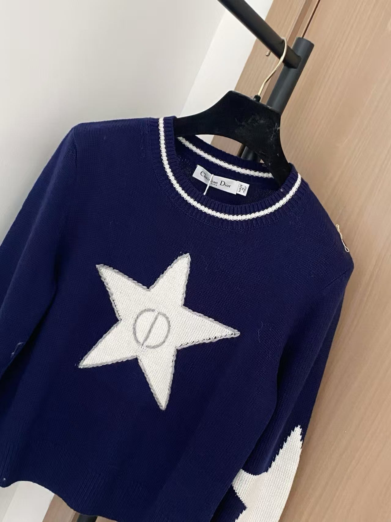 Jacquard knitted round neck long sleeved sweater