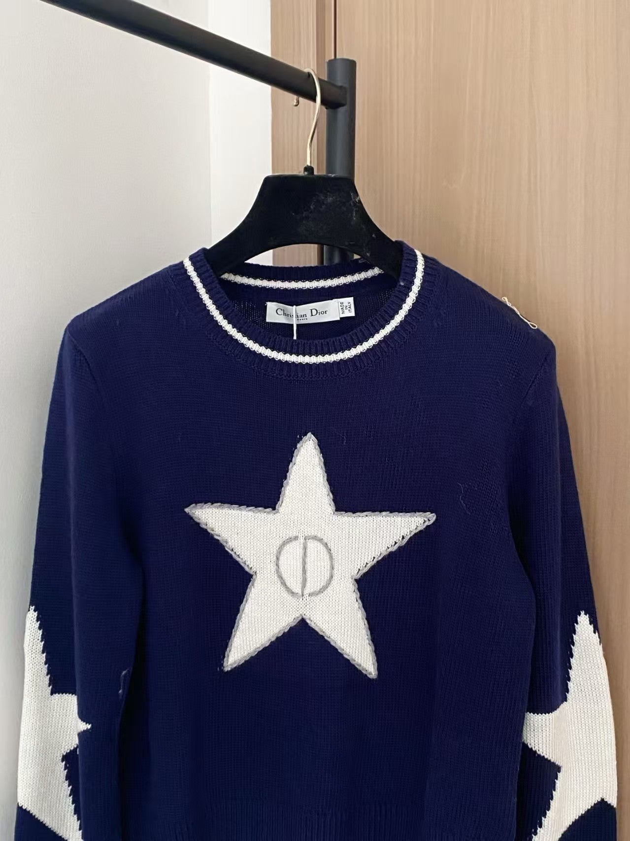 Jacquard knitted round neck long sleeved sweater