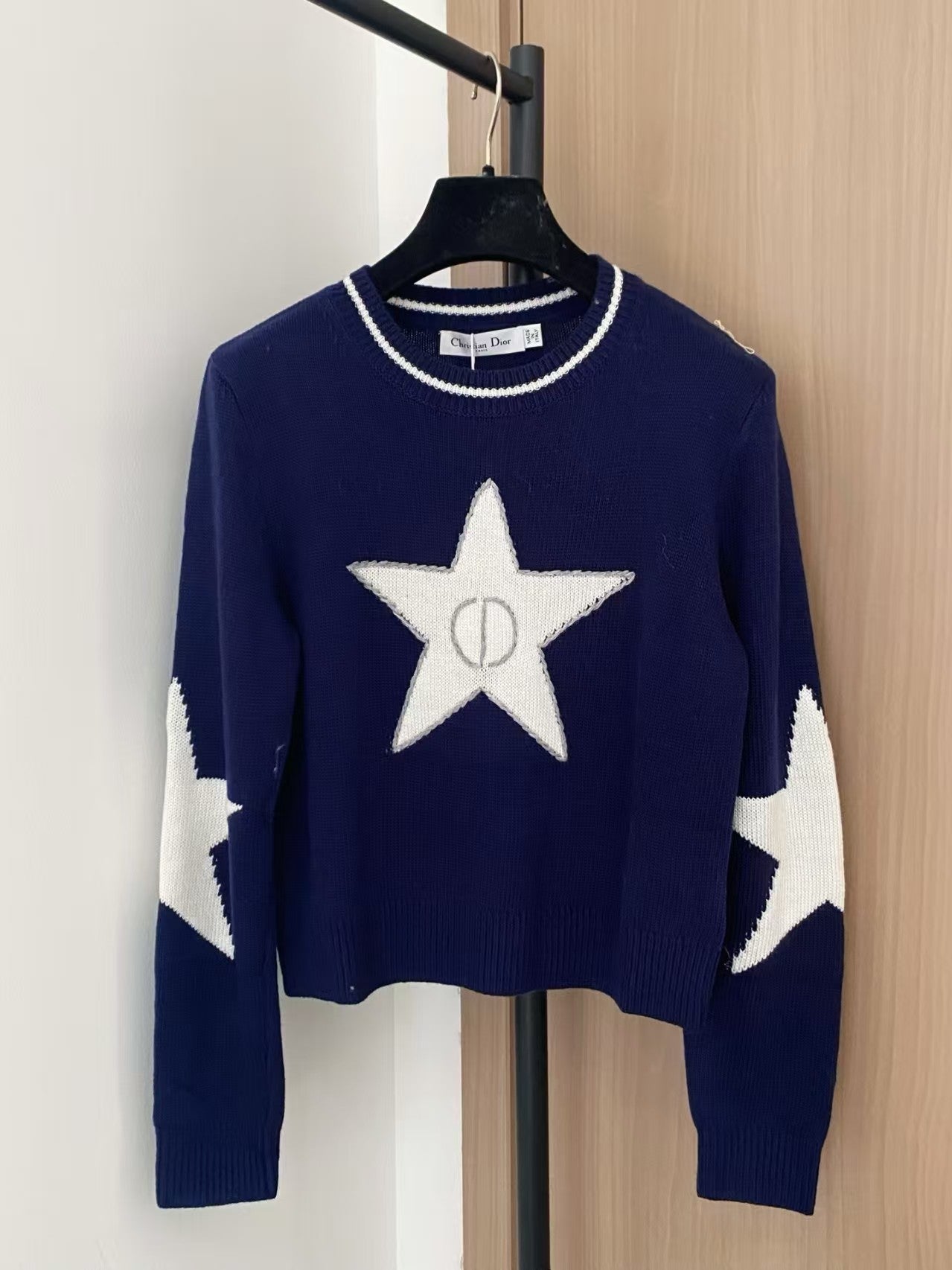 Jacquard knitted round neck long sleeved sweater