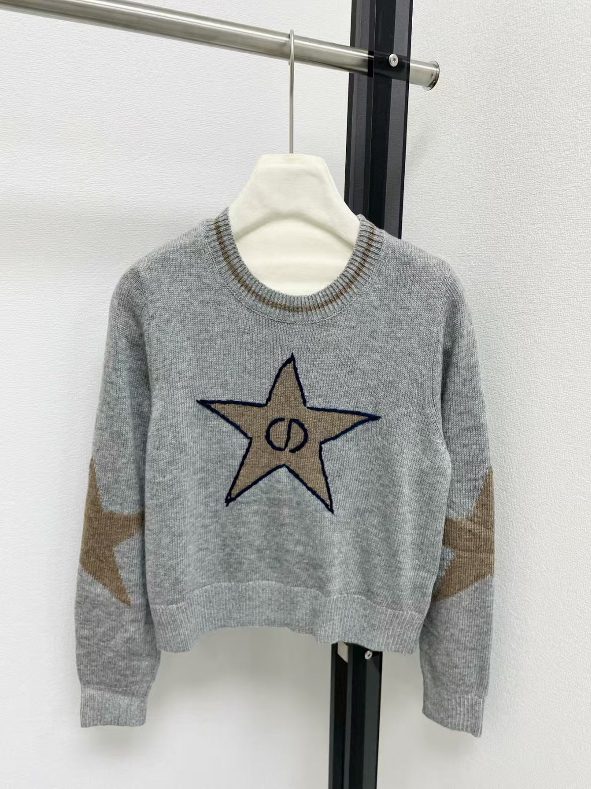 Jacquard knitted round neck long sleeved sweater