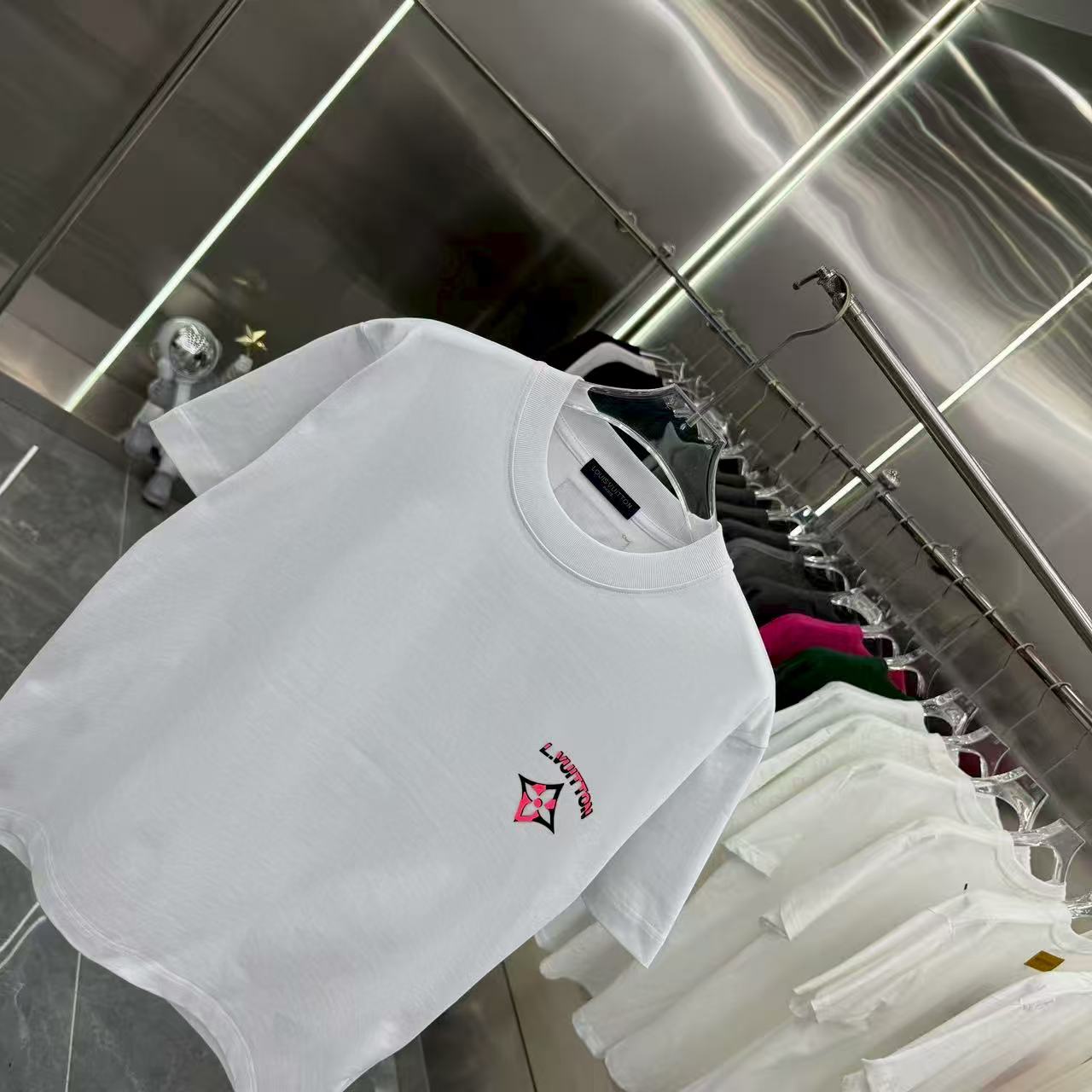 New round neck short sleeved T-shirt
