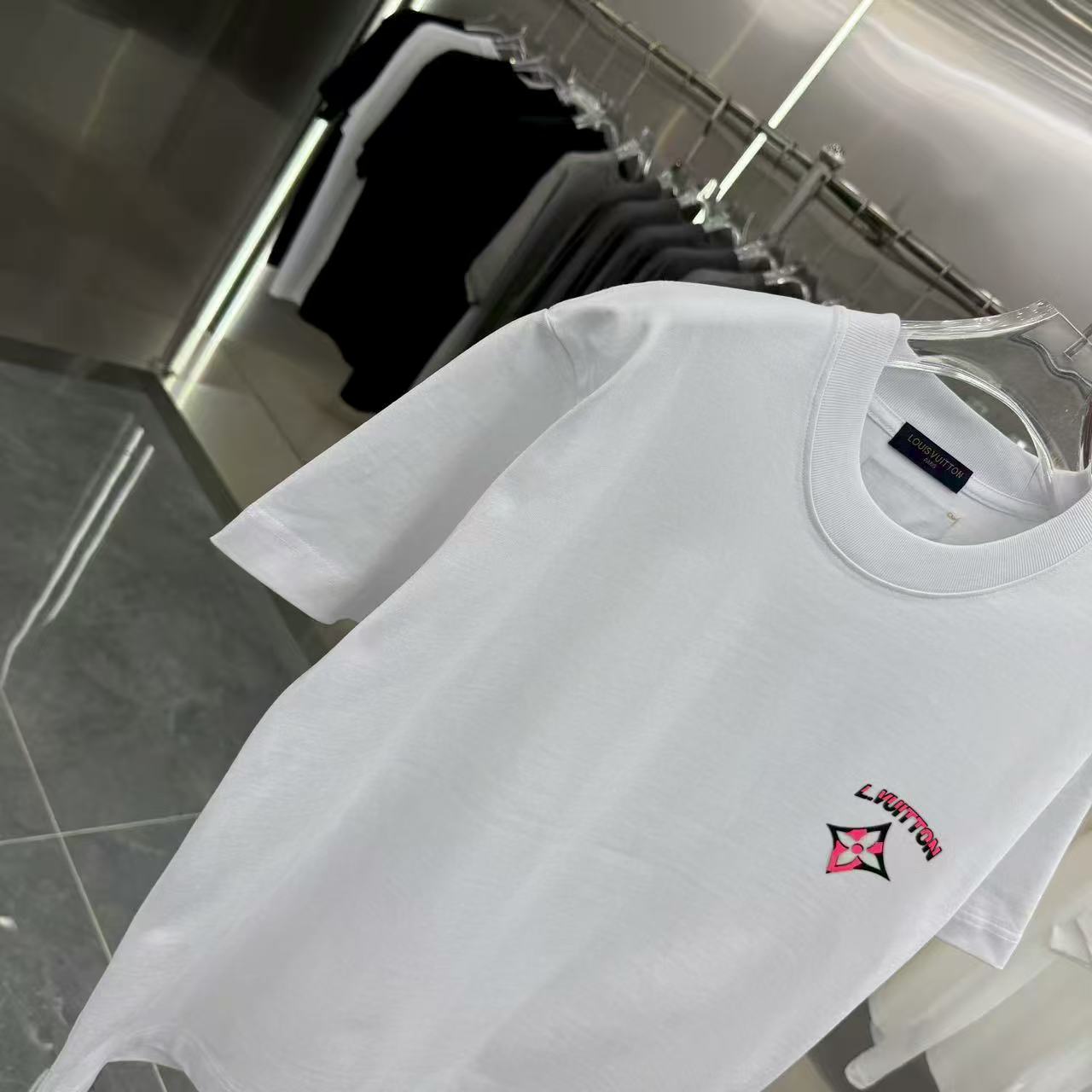 New round neck short sleeved T-shirt
