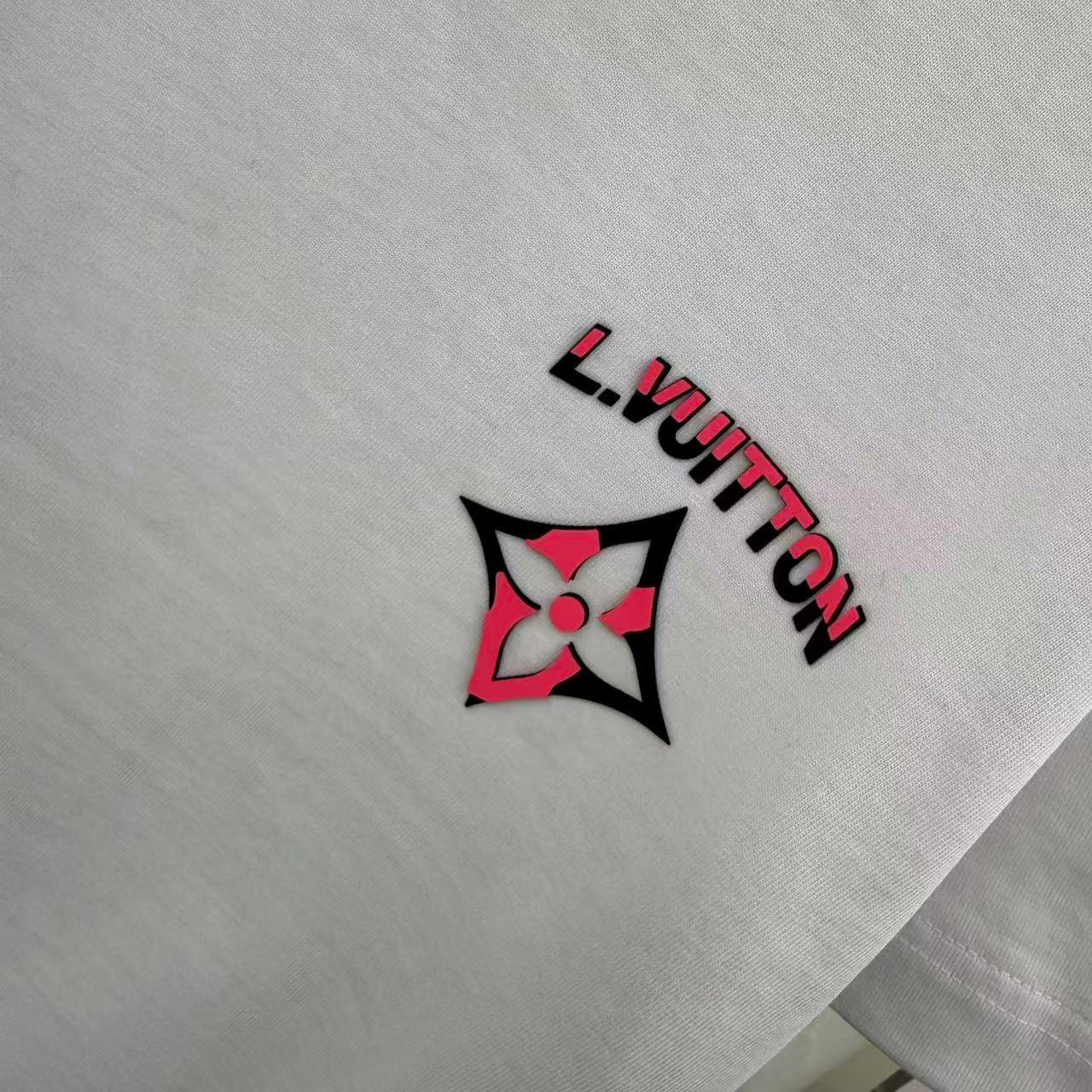 New round neck short sleeved T-shirt