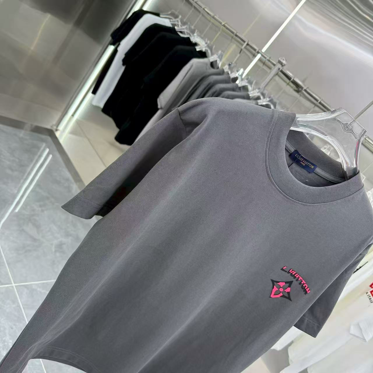 New round neck short sleeved T-shirt
