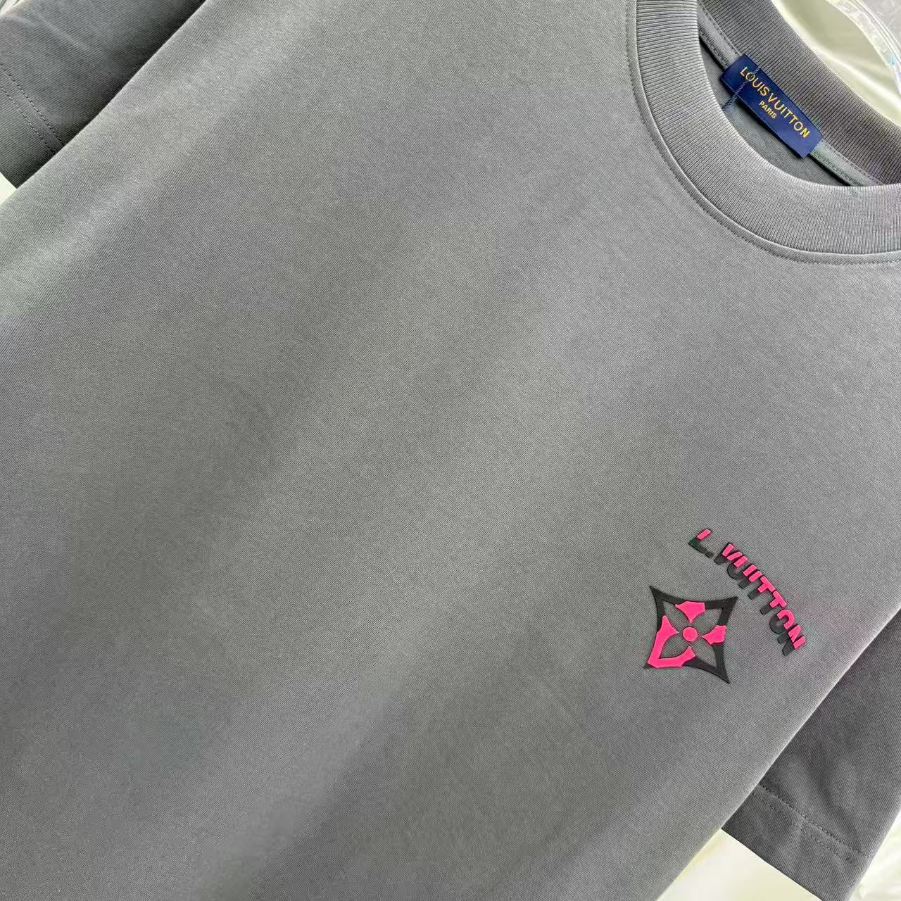 New round neck short sleeved T-shirt