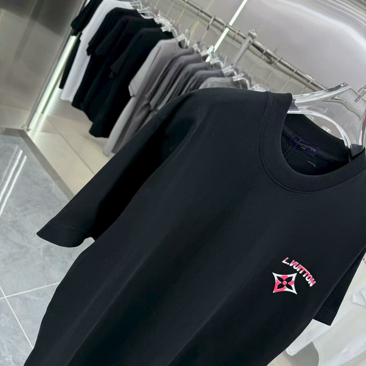 New round neck short sleeved T-shirt