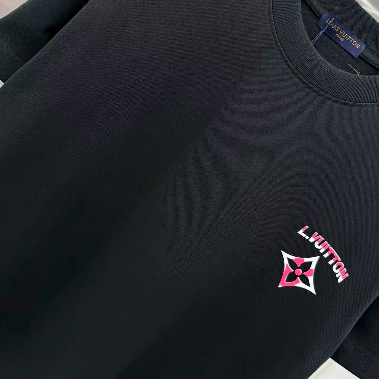 New round neck short sleeved T-shirt