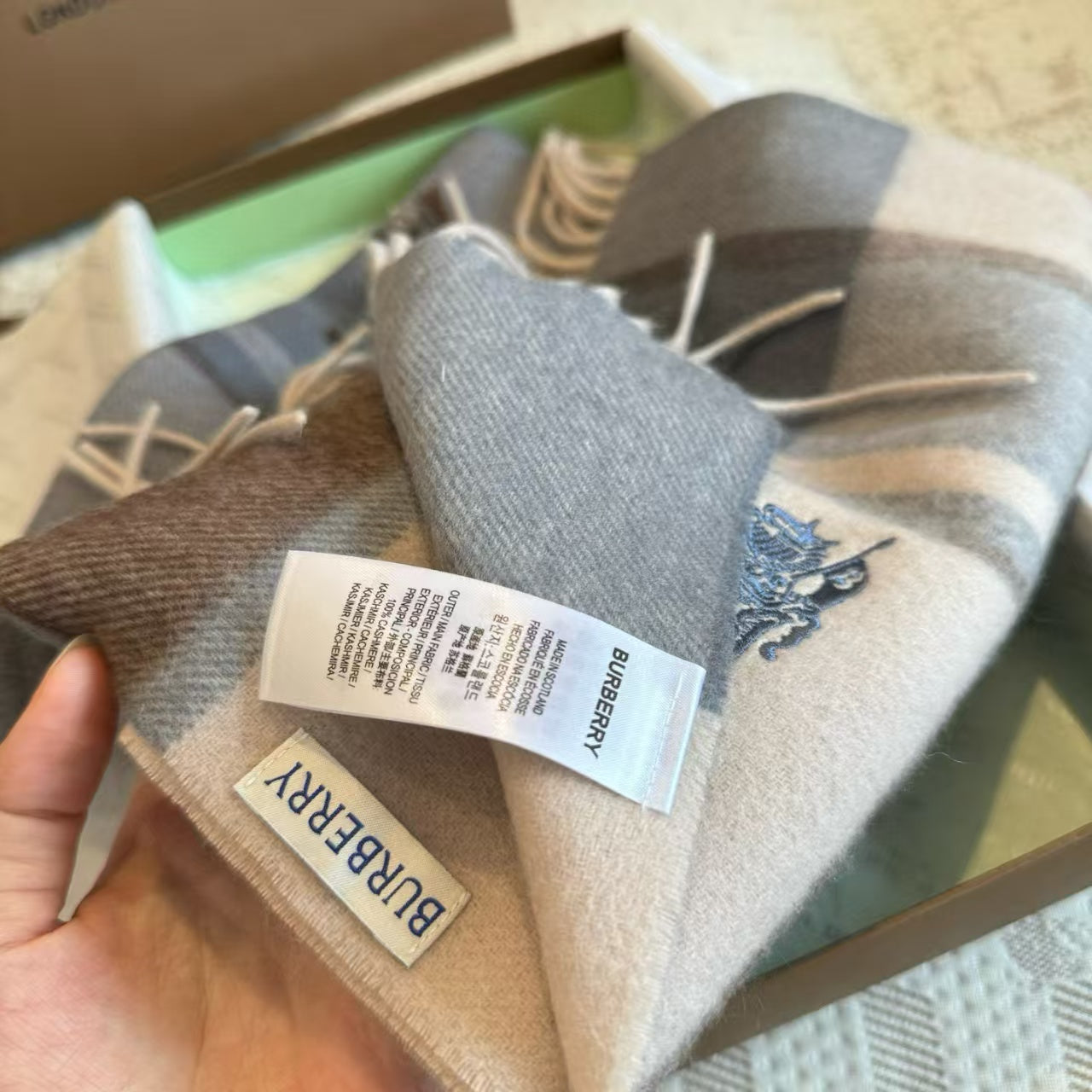 New double-sided scarf