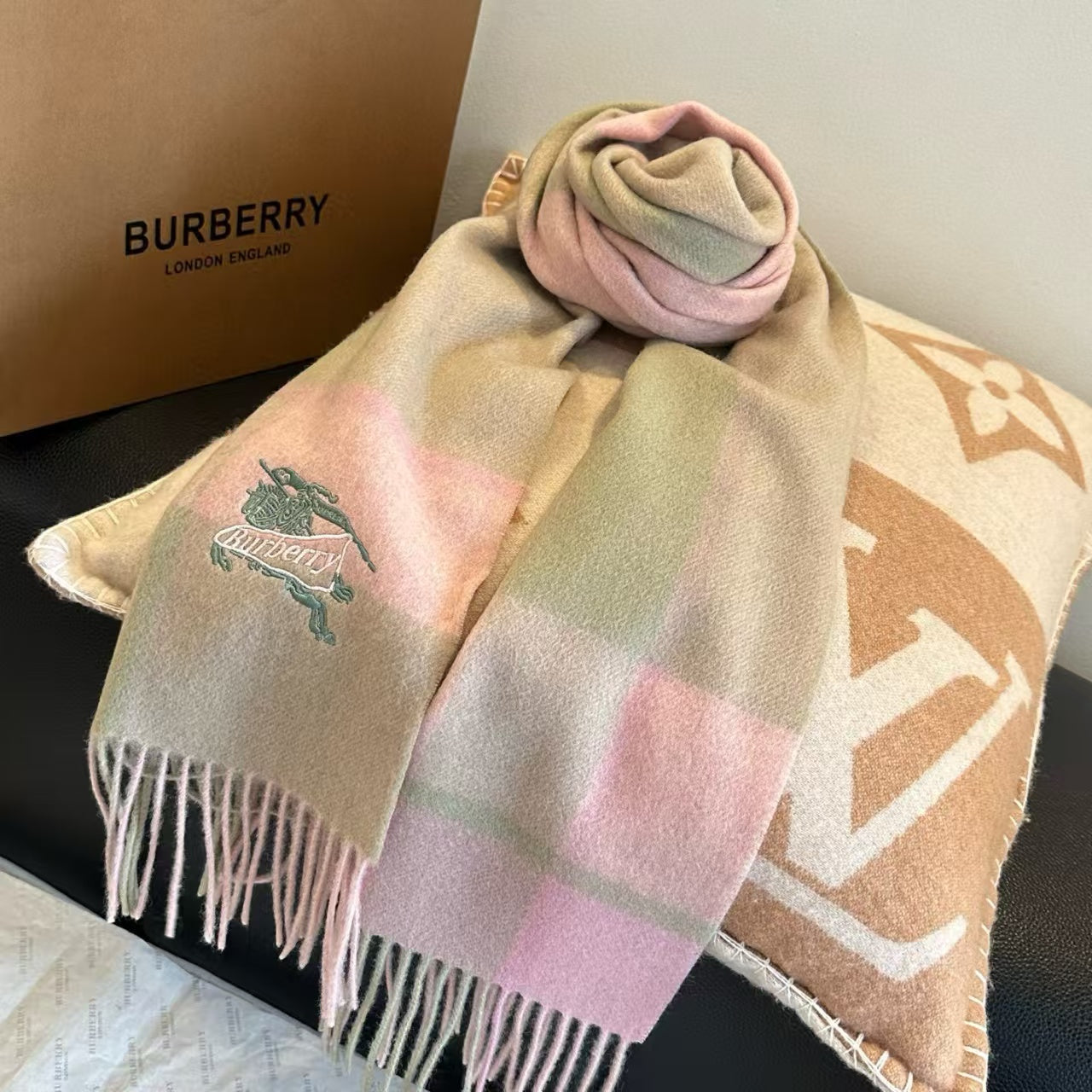 New double-sided scarf