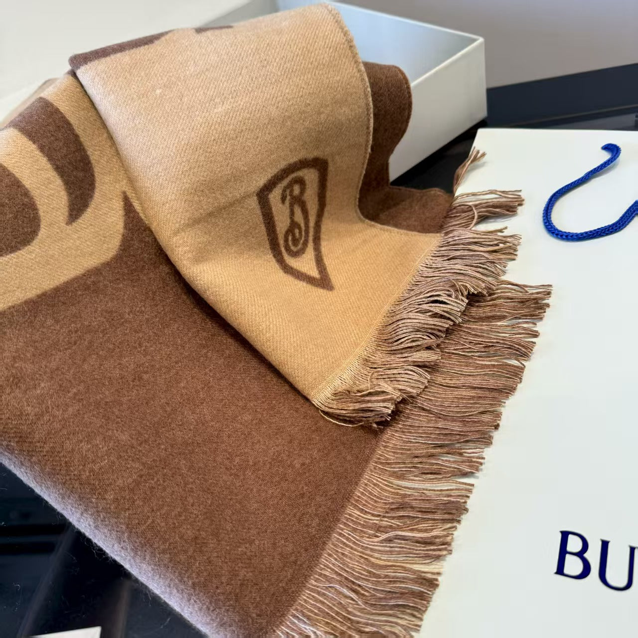 New double-sided two tone scarf