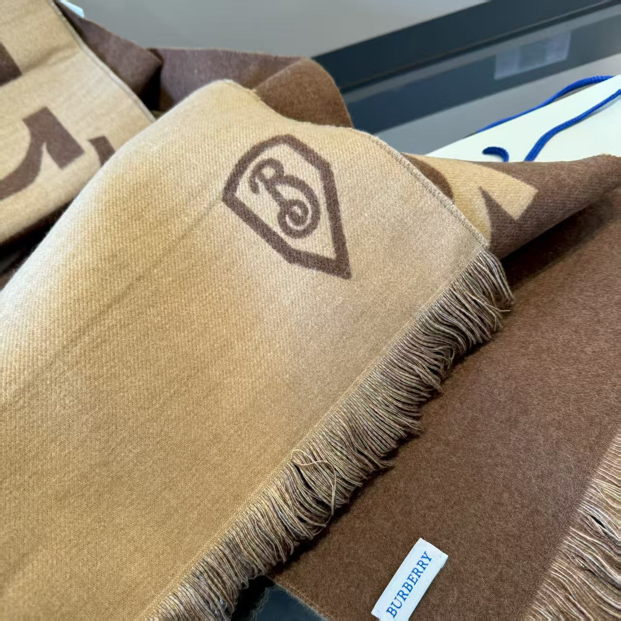 New double-sided two tone scarf