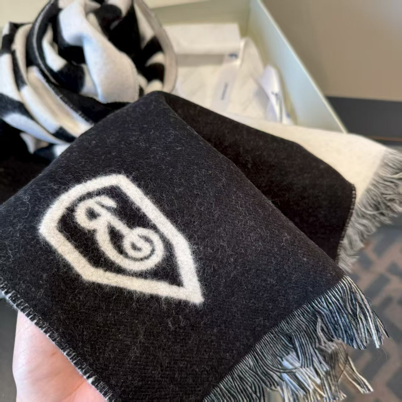 New double-sided two tone scarf