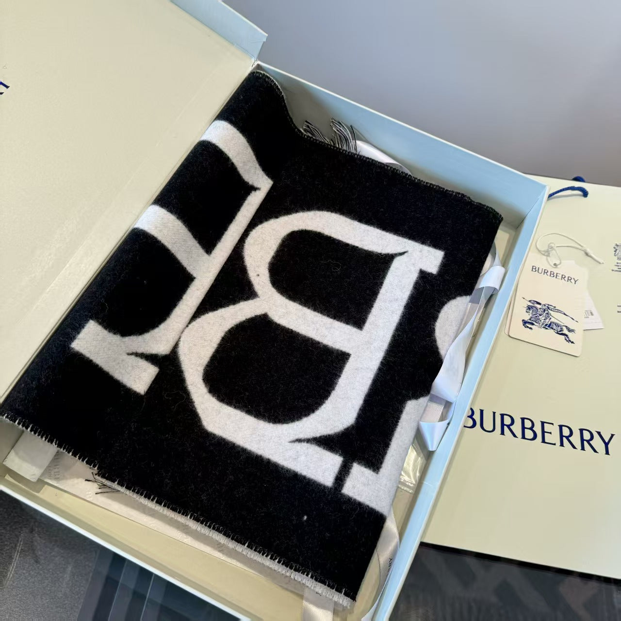 New double-sided two tone scarf