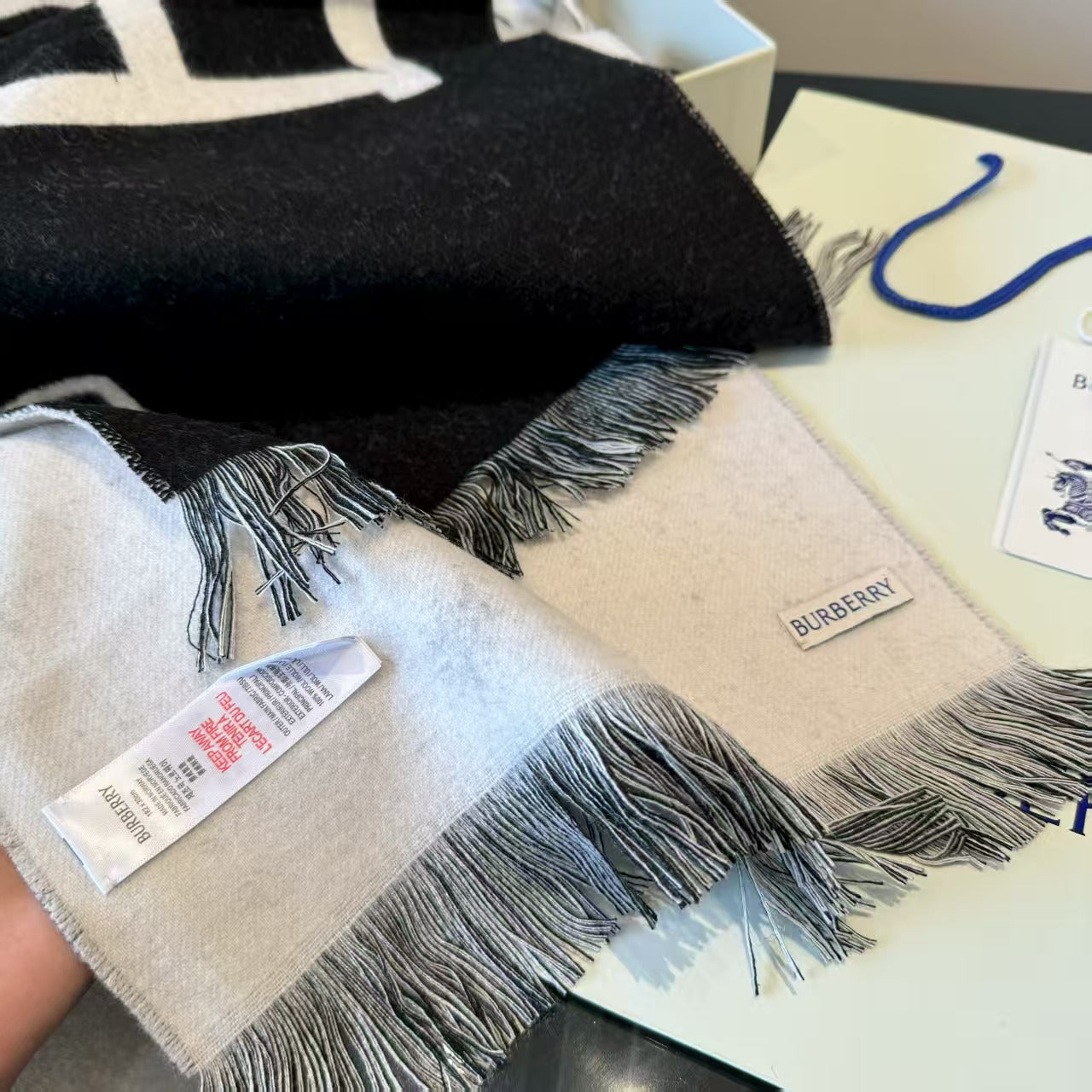 New double-sided two tone scarf
